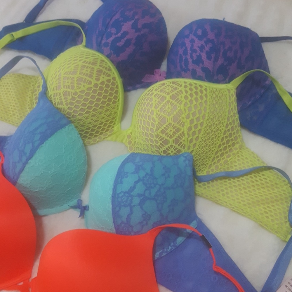 Victoria's secret (4) 36D PUSH UP BRA BUNDLE - Picture 2 of 4